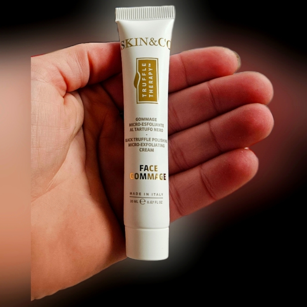 NWT MINI TRAVEL-FRIENDLY SKIN & CO TRUFFLE THERAPY FACE GOMMAGE (SCRUB)!
